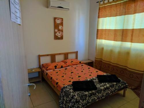 Excellent 2 Bed Apartment With Pool View, AC & Gym!