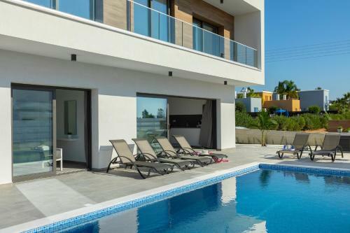 Villa Andre, Walking Distance To Coral Bay