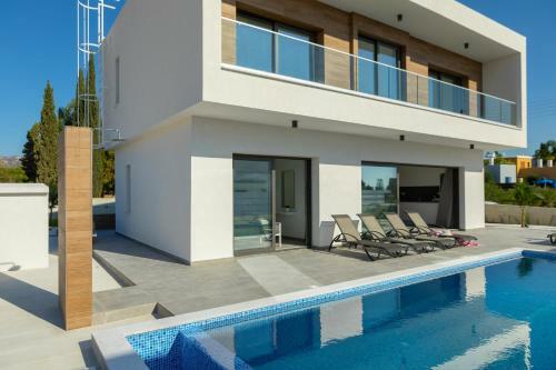 Villa Andre, Walking Distance To Coral Bay