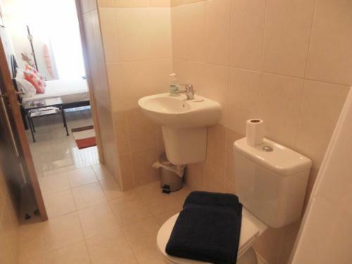 Apartamento Studio, E104 With Double Bed, Kitchen & Shower Room, Sunny Balcony