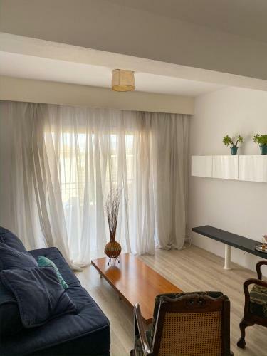 Summer Getaway: Stunning 1 Bedroom Apartment!