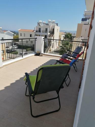 3 Bedroom 2 Bathroom Spacious Apartment With Communal Pool
