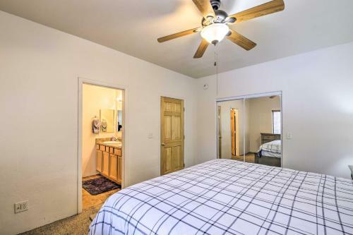 Townhome With Deck And Fireplace About 3 Mi To Lake!