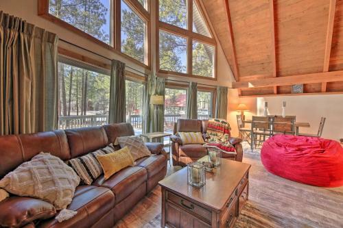 Pinetop Lakes Getaway With Wraparound Deck!