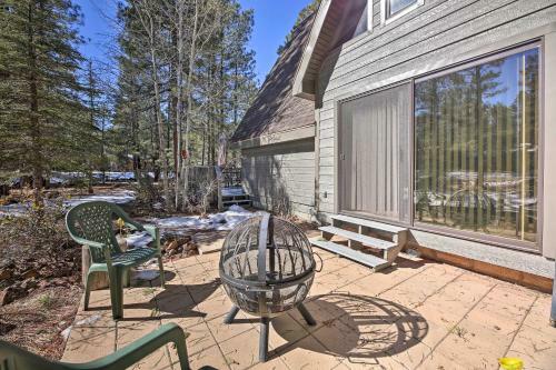 Pinetop Lakes Getaway With Wraparound Deck!