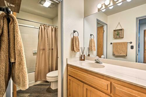 Relaxing Pinetop Townhome With Deck And Grill!