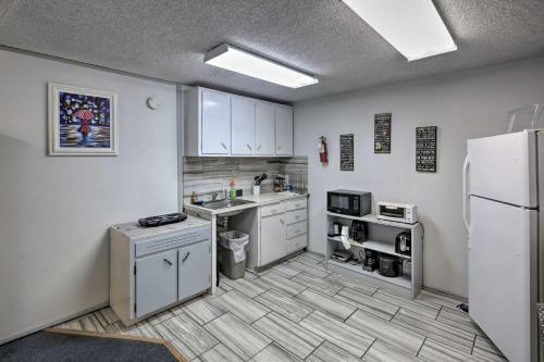 Apartment About 12 Mi From Hualapai Mountain Park