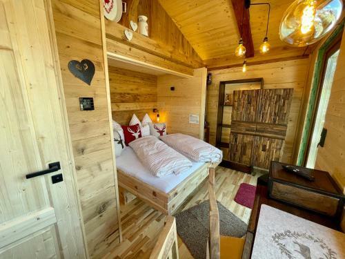 Tiny House Singer - Contactless Check-in