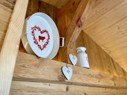 Tiny House Singer - Contactless Check-in