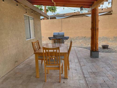 Stay Easy With A Pool & Spa, Quiet Relaxing Home!