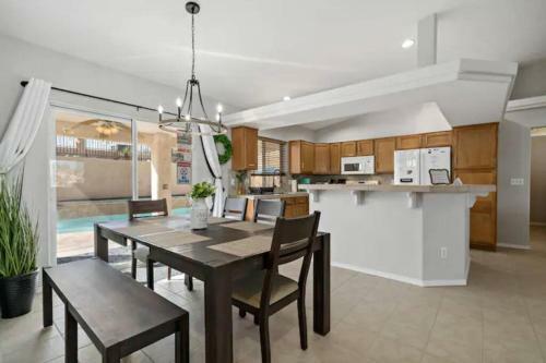 Villa Playpool Oasis-pool, Spa, Garage, Great Lake Views