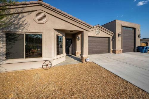 Spacious Lake Home W/ Heated Pool & Spa