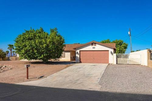 New! Lake Home W/ Pool, Fire Pit, Close To Off-roading!