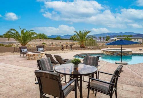 New! Lake Views Elevated Luxury W/ Heated Pool, Spa & Firepit