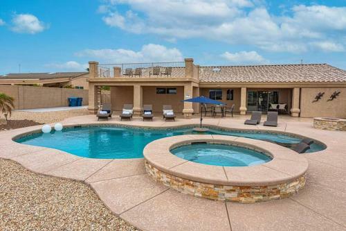 New! Lake Views Elevated Luxury W/ Heated Pool, Spa & Firepit