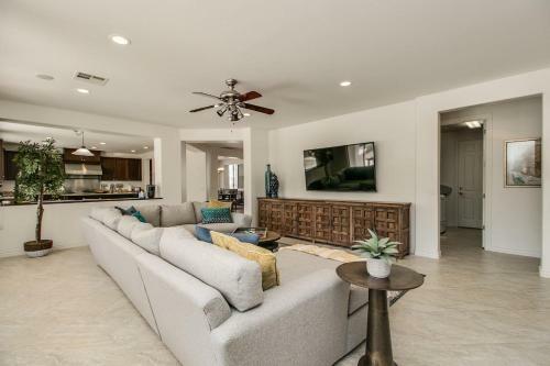 Amazing Litchfield Estate With Backyard Oasis