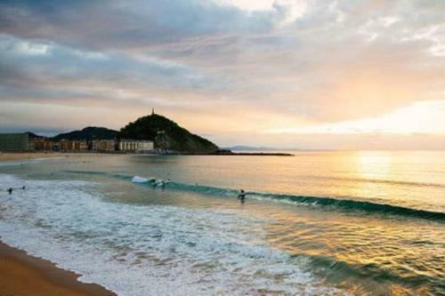 Zurriola Beachfront Luxury Apartment