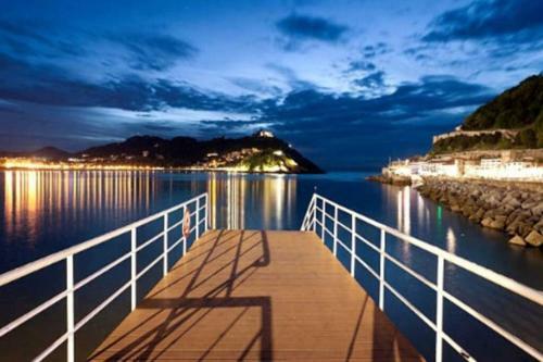 Zurriola Beachfront Luxury Apartment