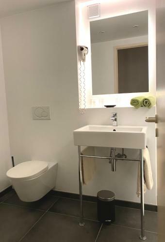 Hotel C�t� Cour