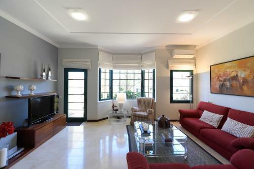 House With Cozy Garden Bbq And Free Parking