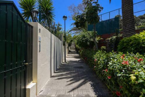 House With Cozy Garden Bbq And Free Parking
