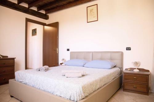 Fulvia - Courtyard Apartment With Balcony