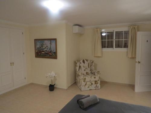 Spacious 700m2 Villa, Golfers Paradise.