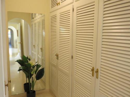 Spacious 700m2 Villa, Golfers Paradise.
