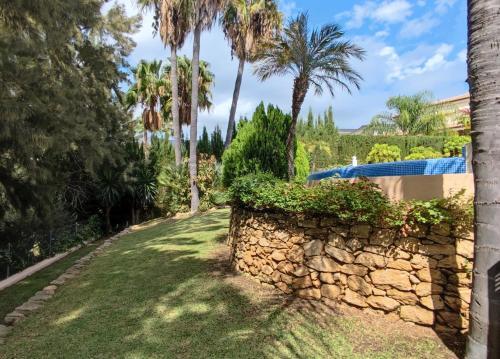 Spacious 700m2 Villa, Golfers Paradise.