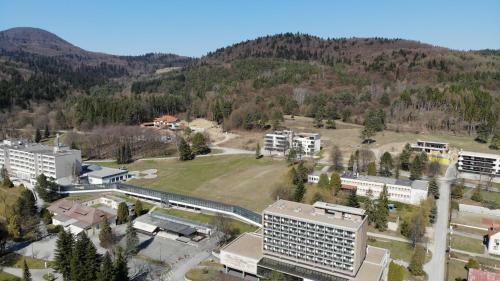 Apartamento Penthouse Rezidencia Miner�l