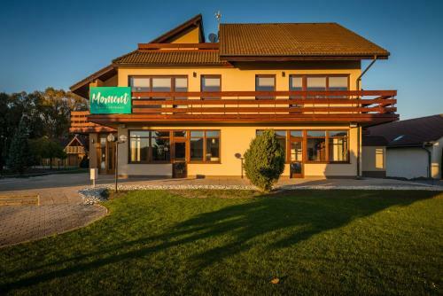 Hostal Moment - Bistro & Ubytovanie