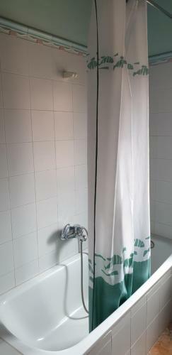 Las Casas de Yag�e, Ayll�n