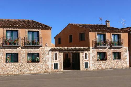 Las Casas de Yag�e, Ayll�n