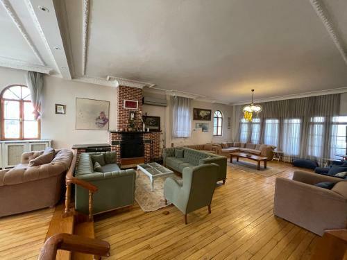 Alriyan Apartments