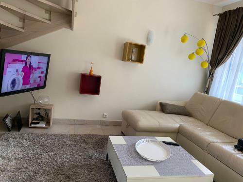 Lux Aparthouse
