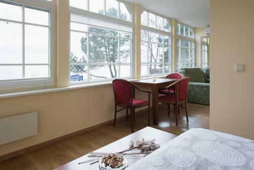 Hostal Sava Waterfront Villa