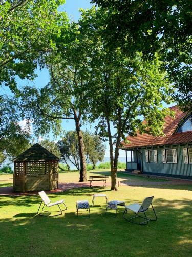Hostal Sava Waterfront Villa