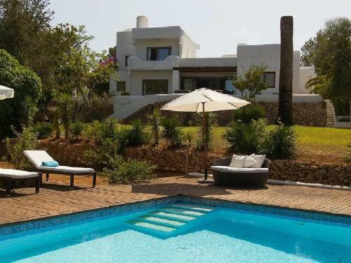 Peaceful Location And Only 10 Mins Walk To Beach!