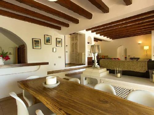 Peaceful Location And Only 10 Mins Walk To Beach!