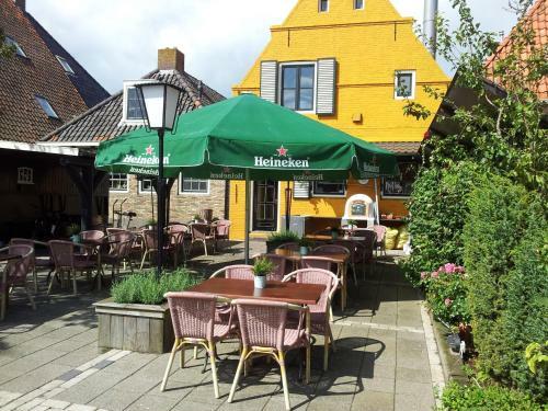 Hotel De Stadsboerderij/ Eetcaf� De Brabander