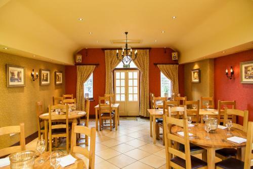 Hotel White Horse Inn & Restaurant