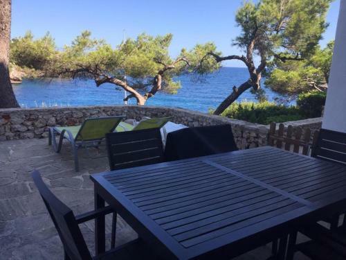 Sea Frontline Apartment 'ernesto'. Pool. Wifi