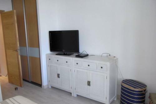 Sea Frontline Apartment 'ernesto'. Pool. Wifi