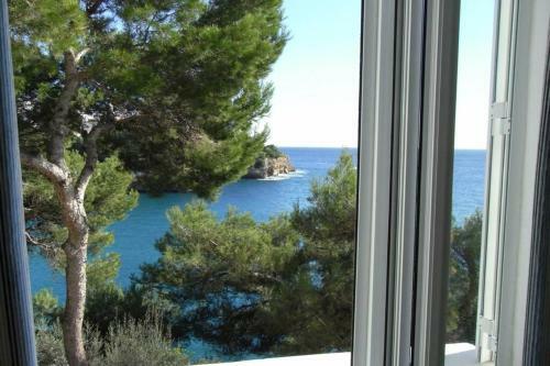 Sea Frontline Apartment 'ernesto'. Pool. Wifi