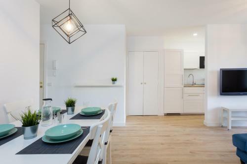 Modern Center Apartment