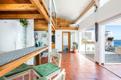 Luminous Loft Next To The Atlantic Ocean