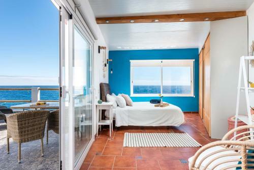 Luminous Loft Next To The Atlantic Ocean
