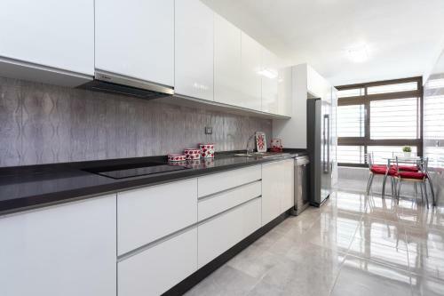 Home2book Spacious Classic Design Apartment Center
