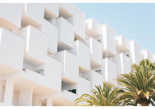 Modernist Design Apartment On The Beach