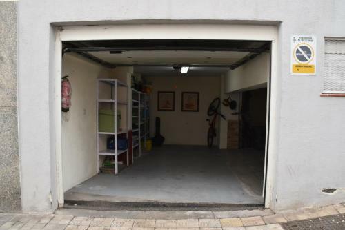 Unique Private Garage, Central And Spacious 147m